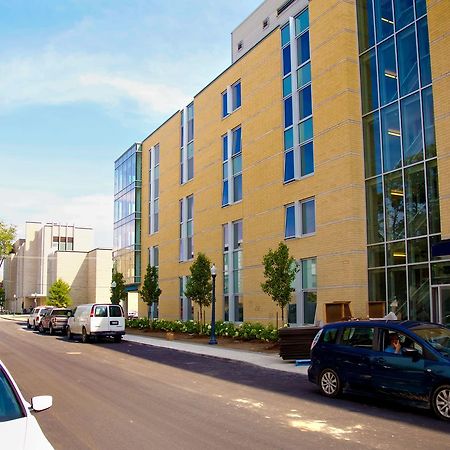 大卫史密斯之家 - 皇后大学酒店 金斯顿 外观 照片
